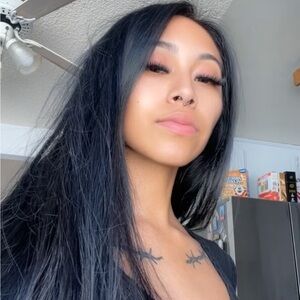 Meet your Posher, Leslie